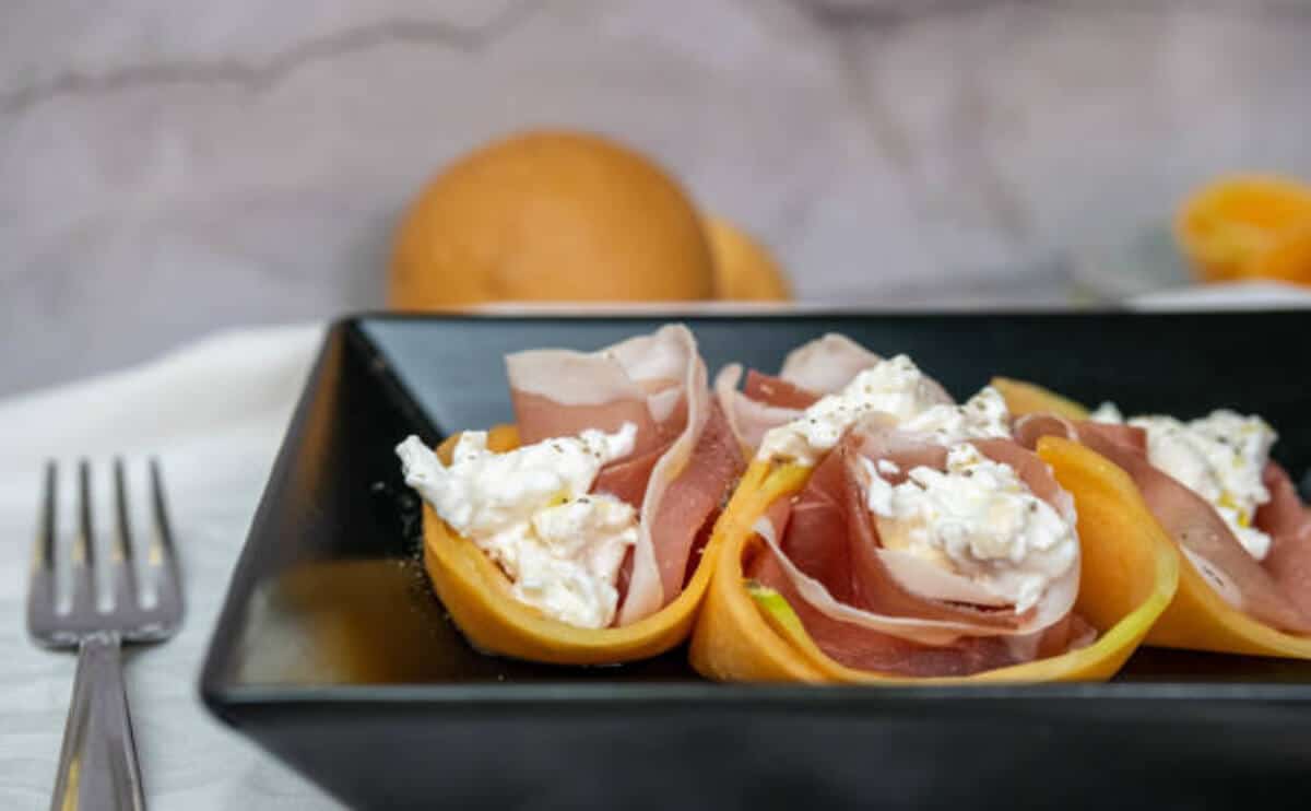 Summer salad with cooked ham